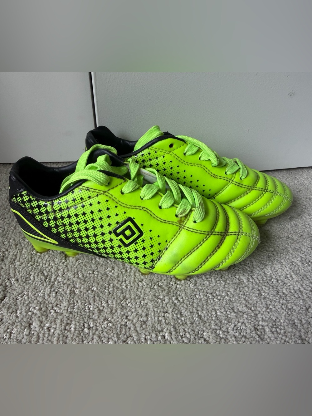 Dream Pairs Neon Green Kids Soccer Cleats